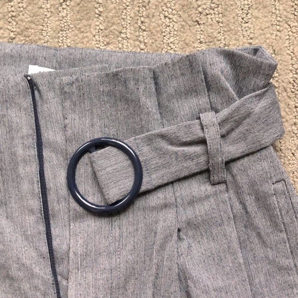 Grey paperbag waist trousers with chic belt - Picture 3 of 5